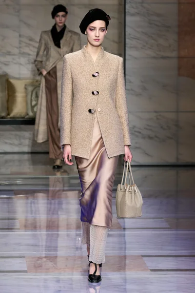 Look 16